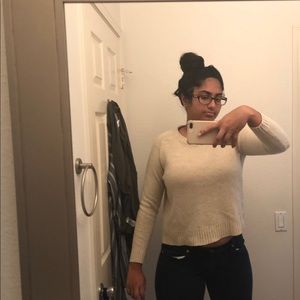 Soft Cream Colored Sweater H&M 🖤